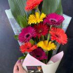 букет из разноцветных гербер