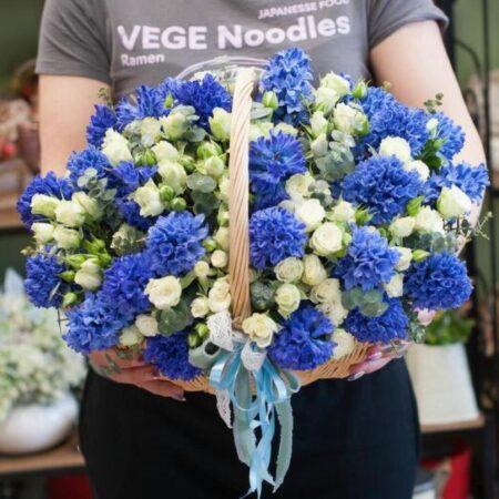 Корзина гиацинтов