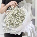 букет белой гипсофилы